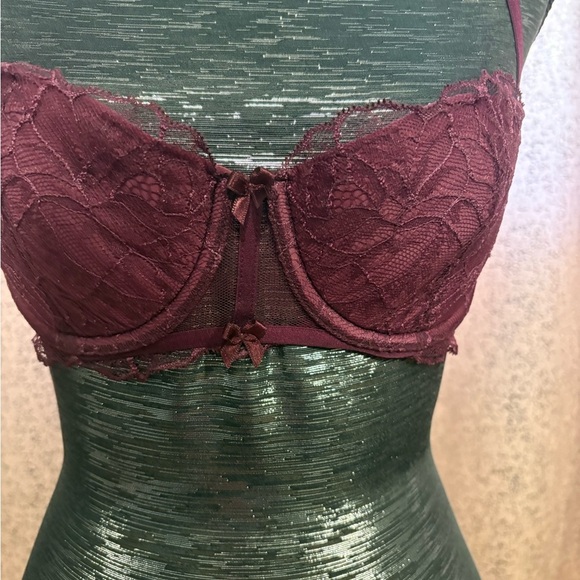 Victoria's Secret Balconnet Bra - Picture 2 of 4